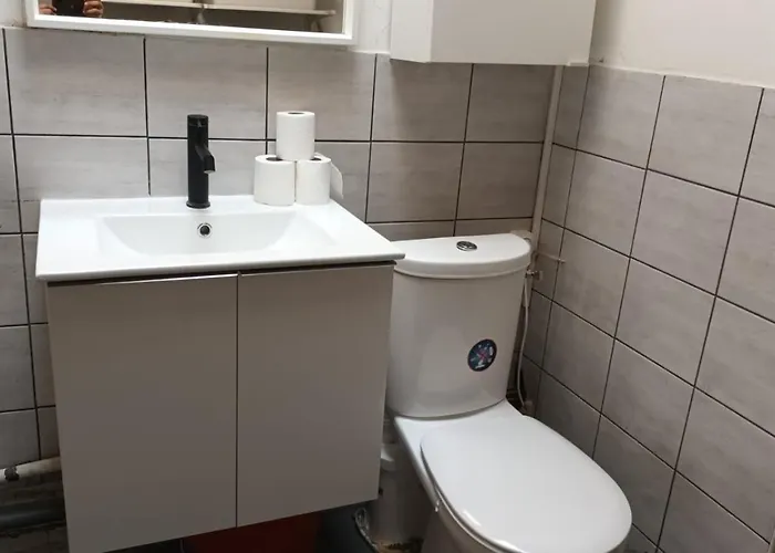 Charming Studio In A Prestigious Neighborhood 6th Floor, No Elevator 아파트 *