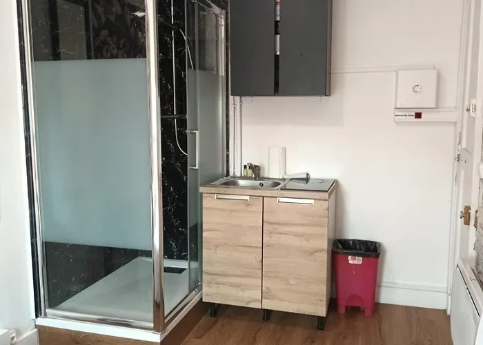 Charming Studio In A Prestigious Neighborhood 6th Floor, No Elevator 아파트