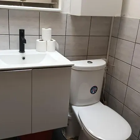 Charming Studio In A Prestigious Neighborhood 6th Floor, No Elevator Apartament *